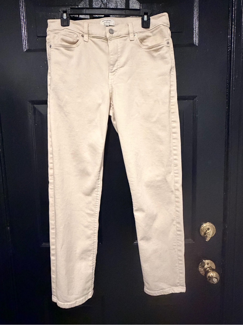 Banana Republic Straight-Leg Jeans in Cream